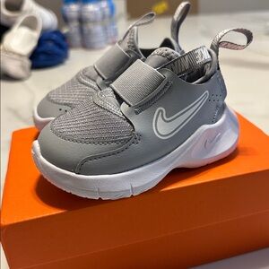 Nike flex runner size 4c